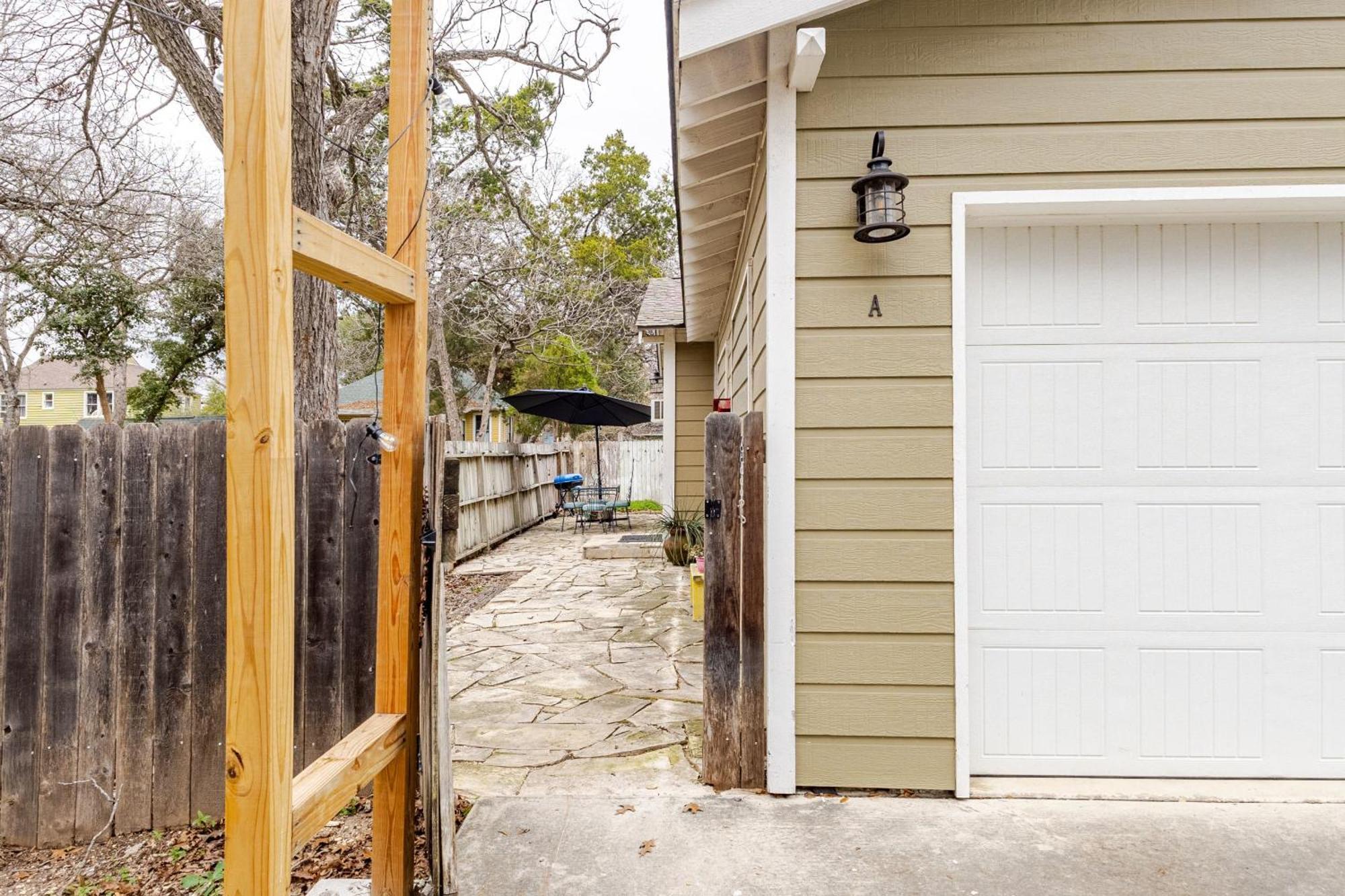 Elm Street Cottage Seguin Exterior foto